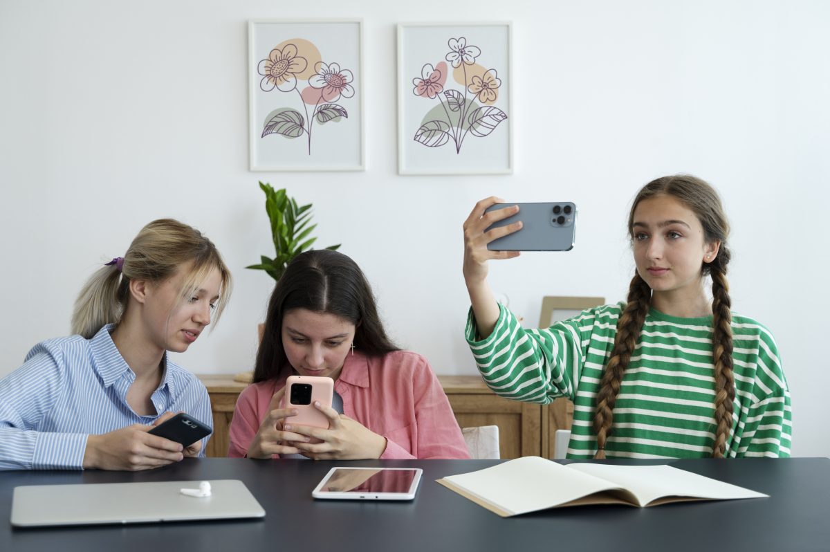 FOMO: prečo má vaše dieťa pocit, že o všetko prichádza